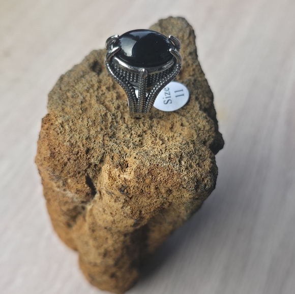 New Stainless Steel Men's Ring With Black Stone Size 11 - Picture 3 of 7
